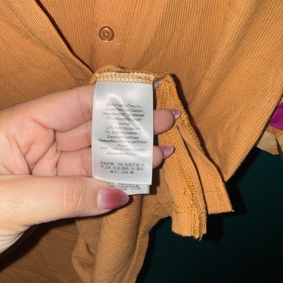 DKNY Tan Top with Multicolor Puff Sleeves - Picture 6 of 8